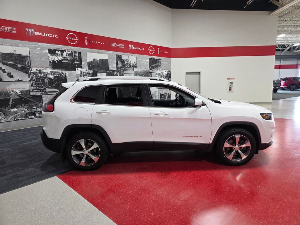 Used 2019 Jeep Cherokee Limited with VIN 1C4PJMDX4KD368395 for sale in St. Cloud, Minnesota