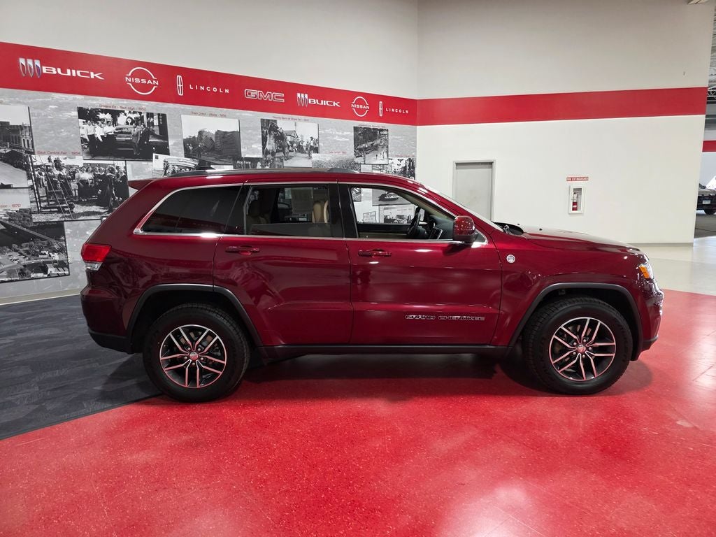 Used 2018 Jeep Grand Cherokee Laredo E with VIN 1C4RJFAG8JC404344 for sale in St. Cloud, Minnesota