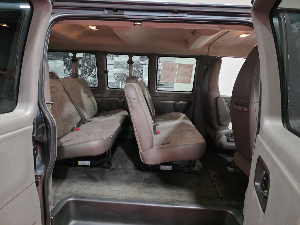 2017 Chevrolet Express 3500 LT Passenger