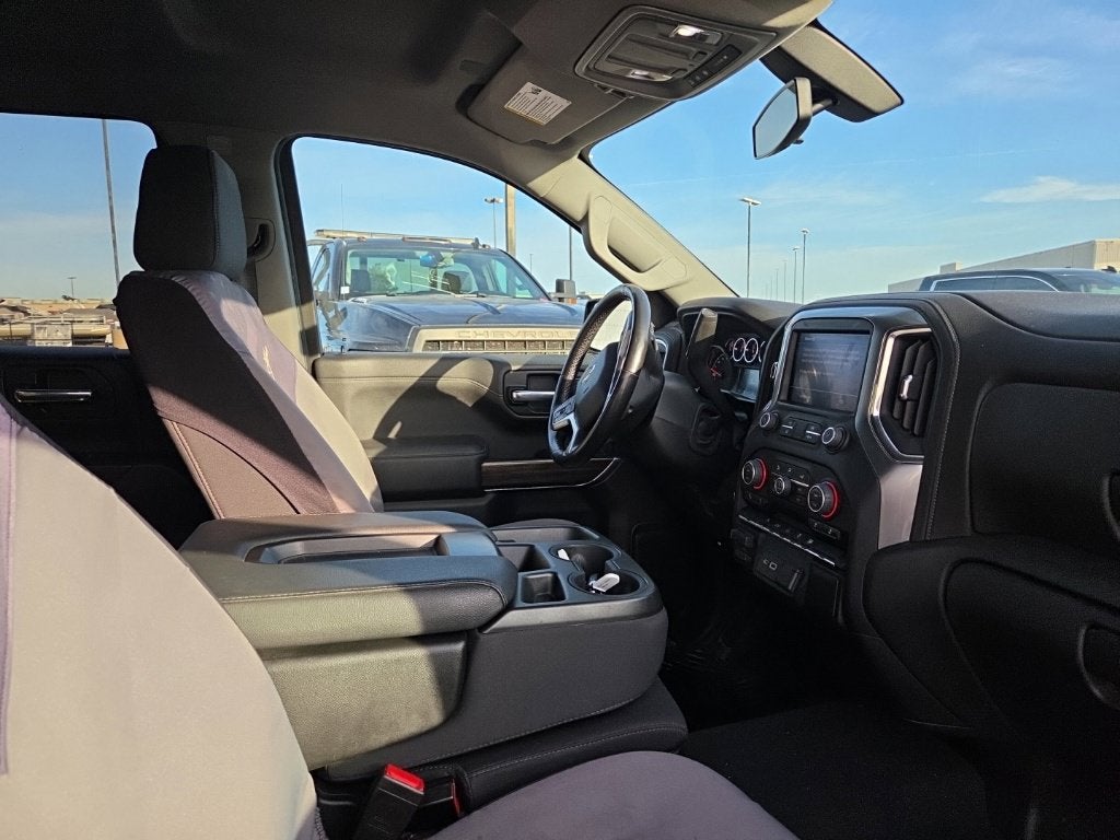 Used 2021 Chevrolet Silverado 1500 LT with VIN 1GCUYDED0MZ440332 for sale in St. Cloud, Minnesota