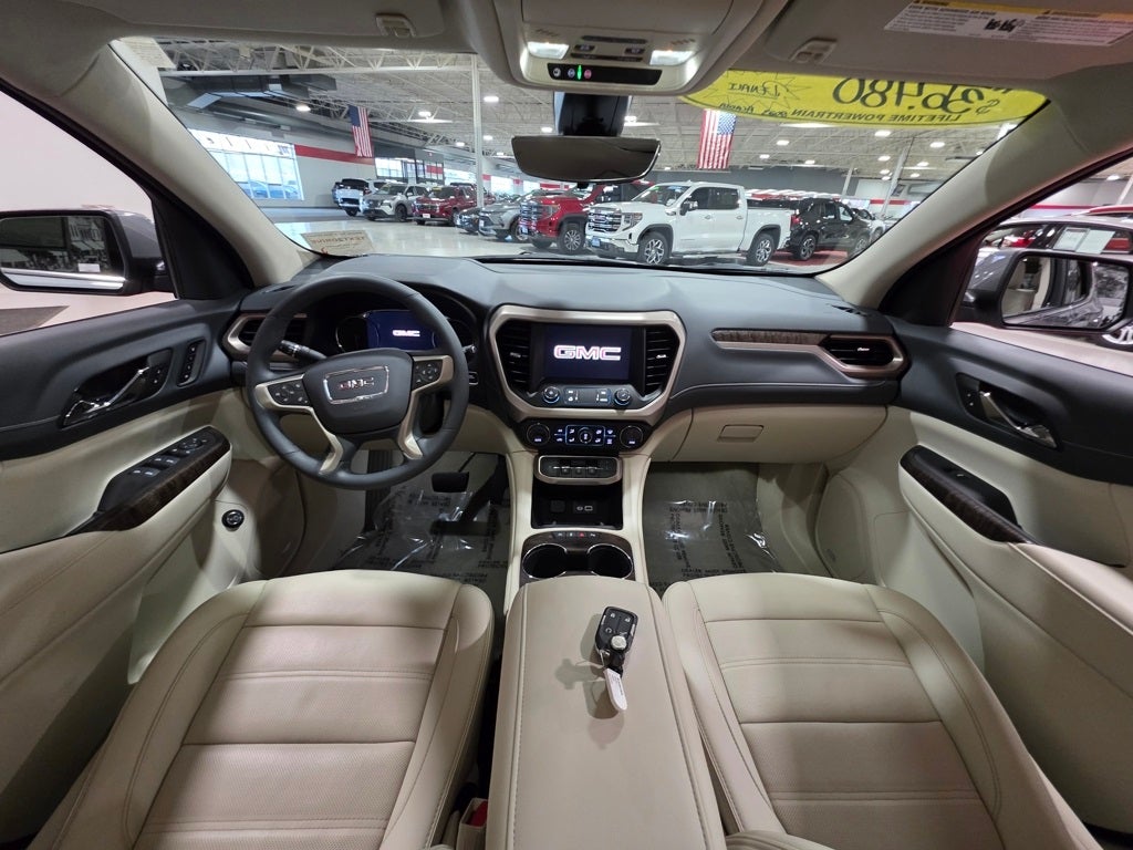 2023 GMC Acadia Denali