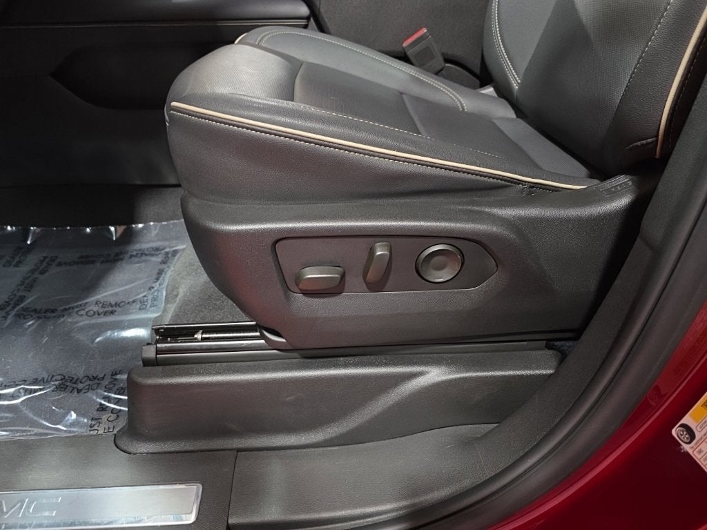 2023 GMC Yukon SLT - Photo 13