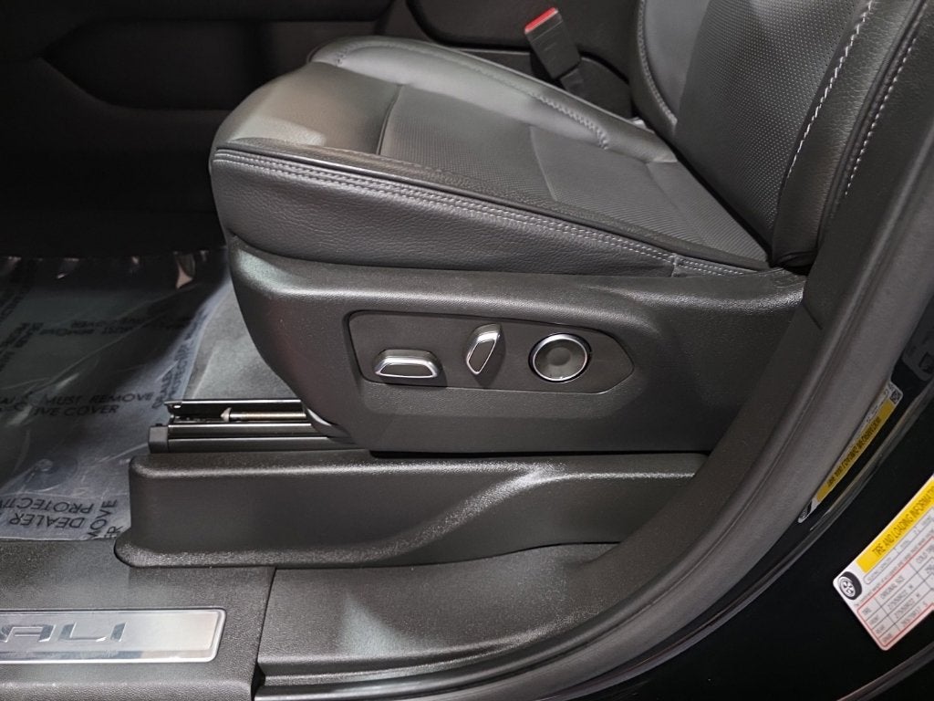 2024 GMC Yukon Denali - Photo 13