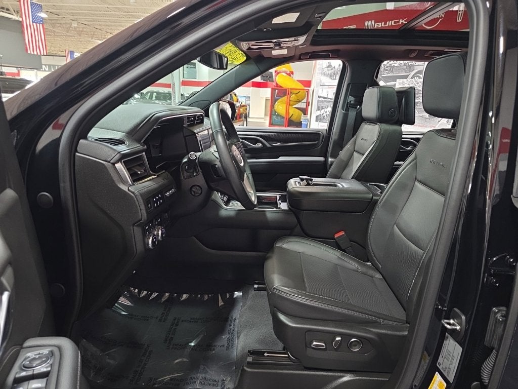 2024 GMC Yukon Denali - Photo 14