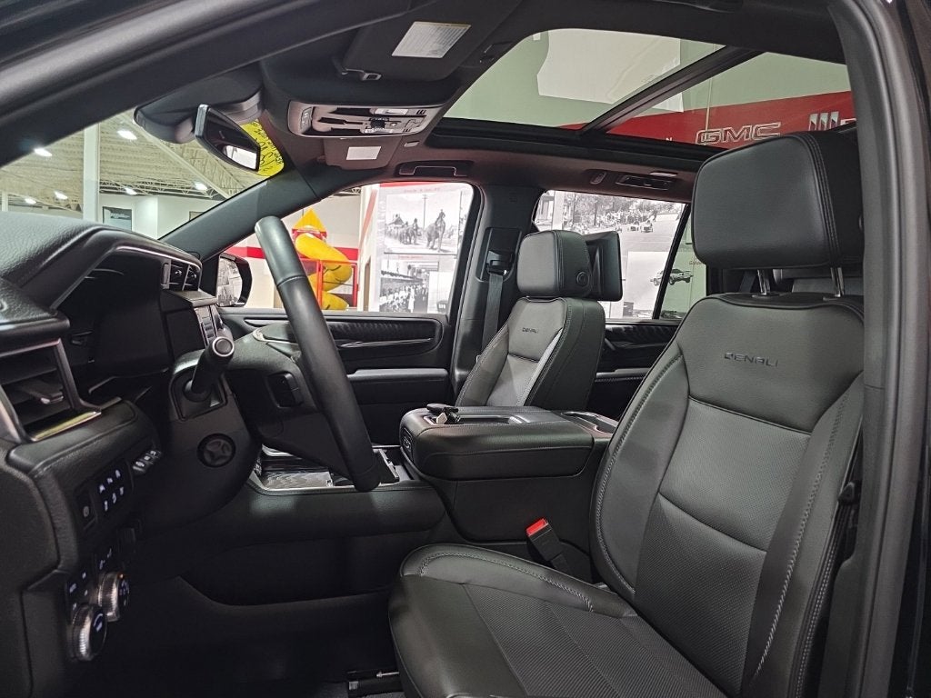 2024 GMC Yukon Denali - Photo 15