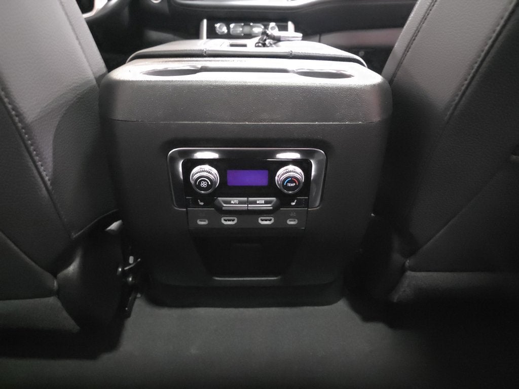 2024 GMC Yukon Denali - Photo 20