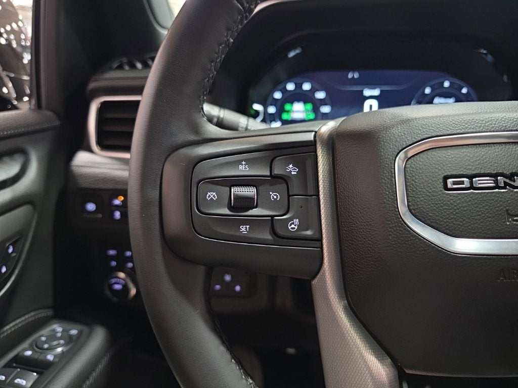 2024 GMC Yukon Denali - Photo 28
