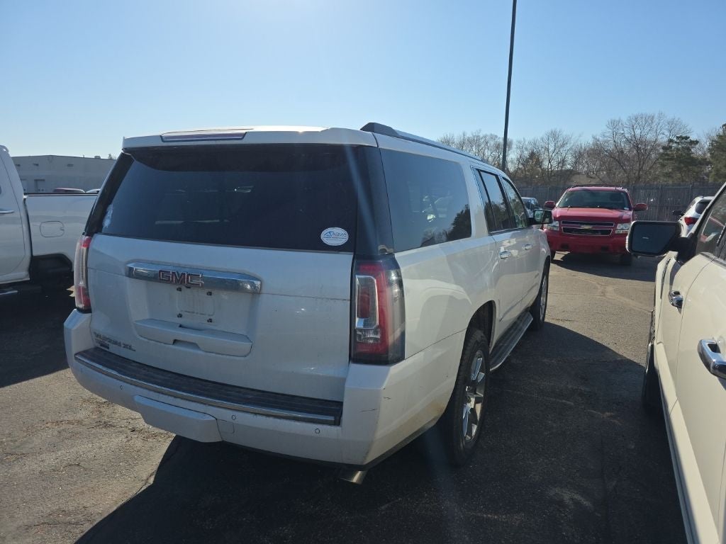 Used 2019 GMC Yukon XL Denali with VIN 1GKS2HKJXKR405888 for sale in St. Cloud, Minnesota