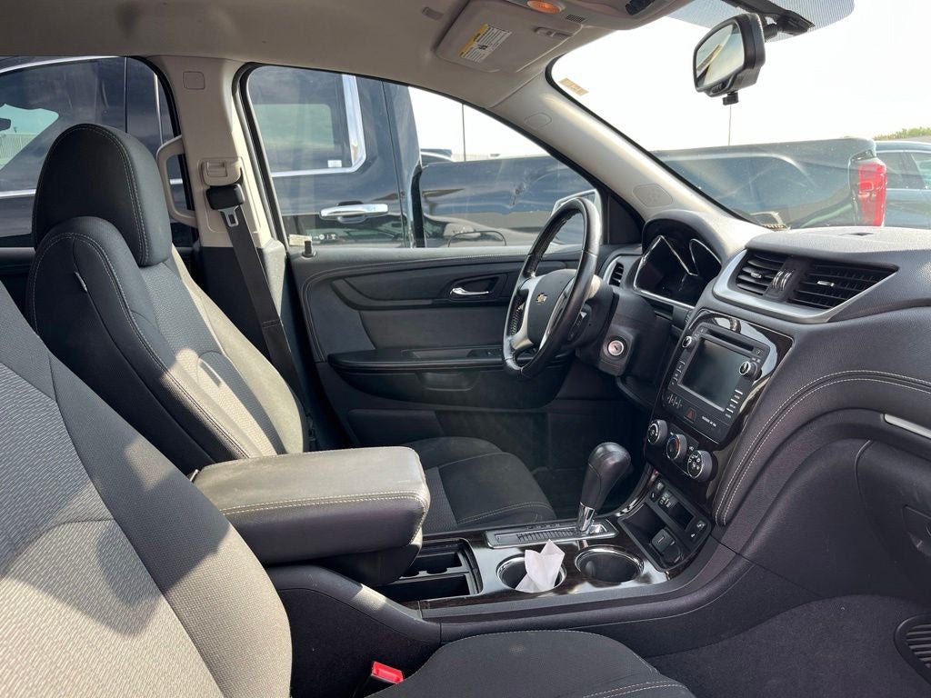 Used 2017 Chevrolet Traverse 1LT with VIN 1GNKVGKD2HJ309548 for sale in St. Cloud, MN