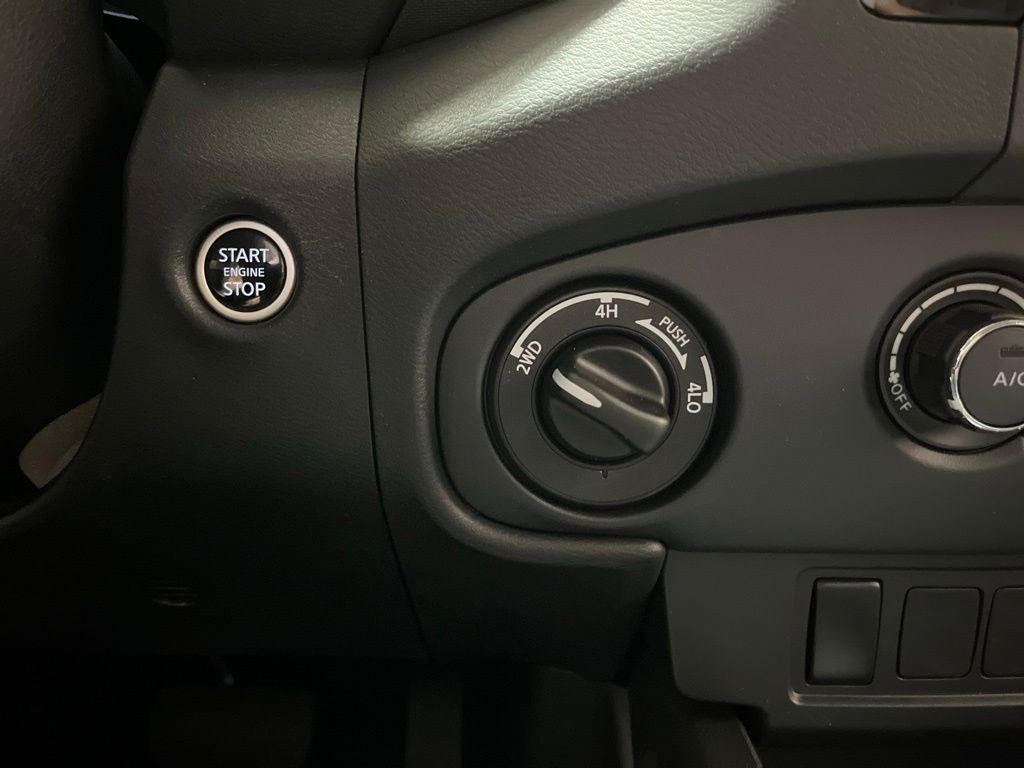 2023 Nissan Frontier SV