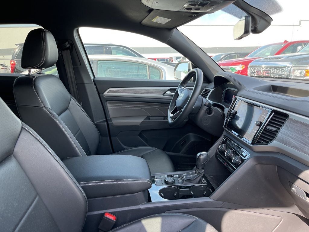 Used 2022 Volkswagen Atlas Cross Sport SE w/Tech with VIN 1V2HE2CA9NC216826 for sale in St. Cloud, Minnesota