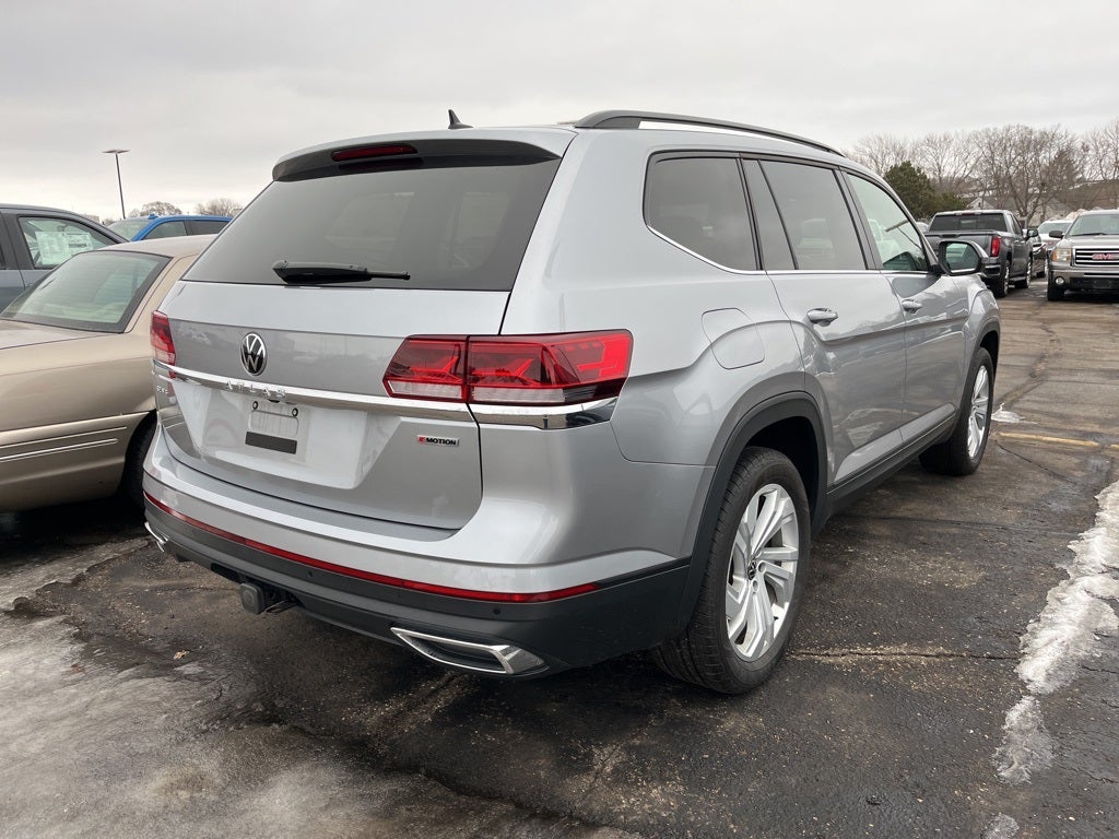 Used 2022 Volkswagen Atlas SE w/Tech with VIN 1V2HR2CA1NC552250 for sale in St. Cloud, Minnesota