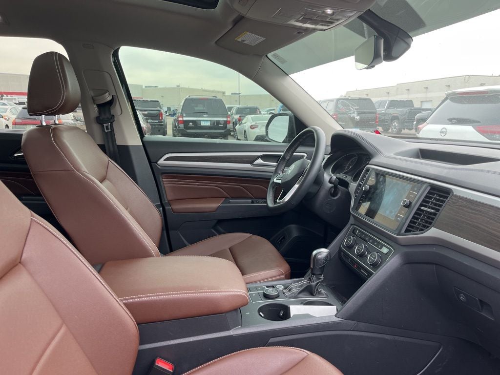 Used 2021 Volkswagen Atlas SE w/Tech with VIN 1V2KR2CAXMC576244 for sale in St. Cloud, Minnesota