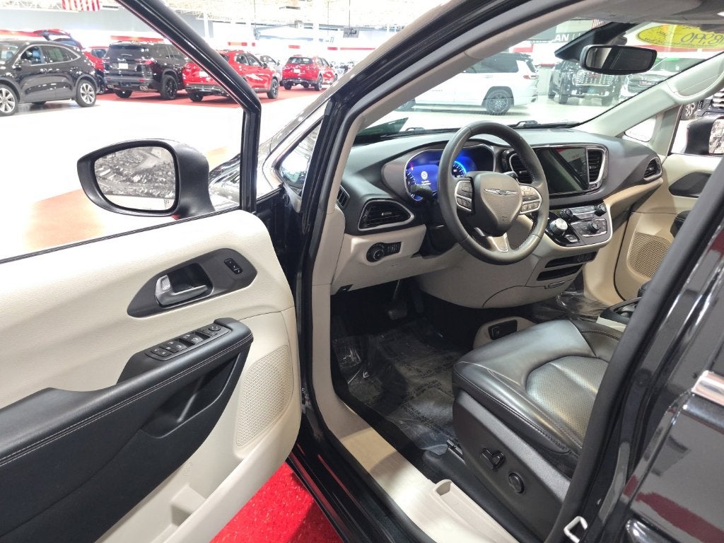 2023 Chrysler Pacifica Touring L Carbravo GM CPO
