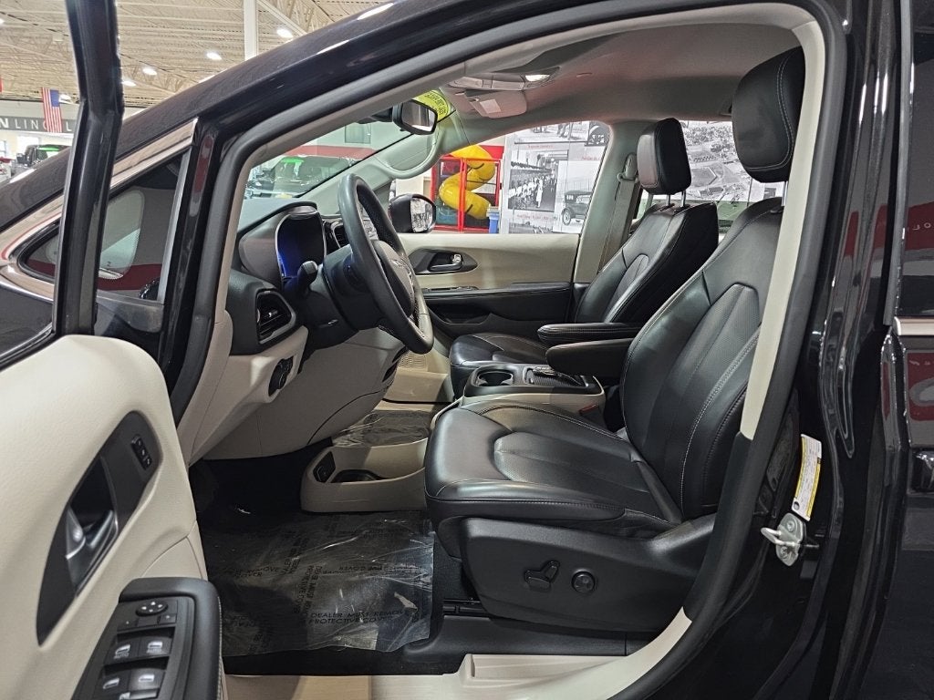 2023 Chrysler Pacifica Touring L Carbravo GM CPO