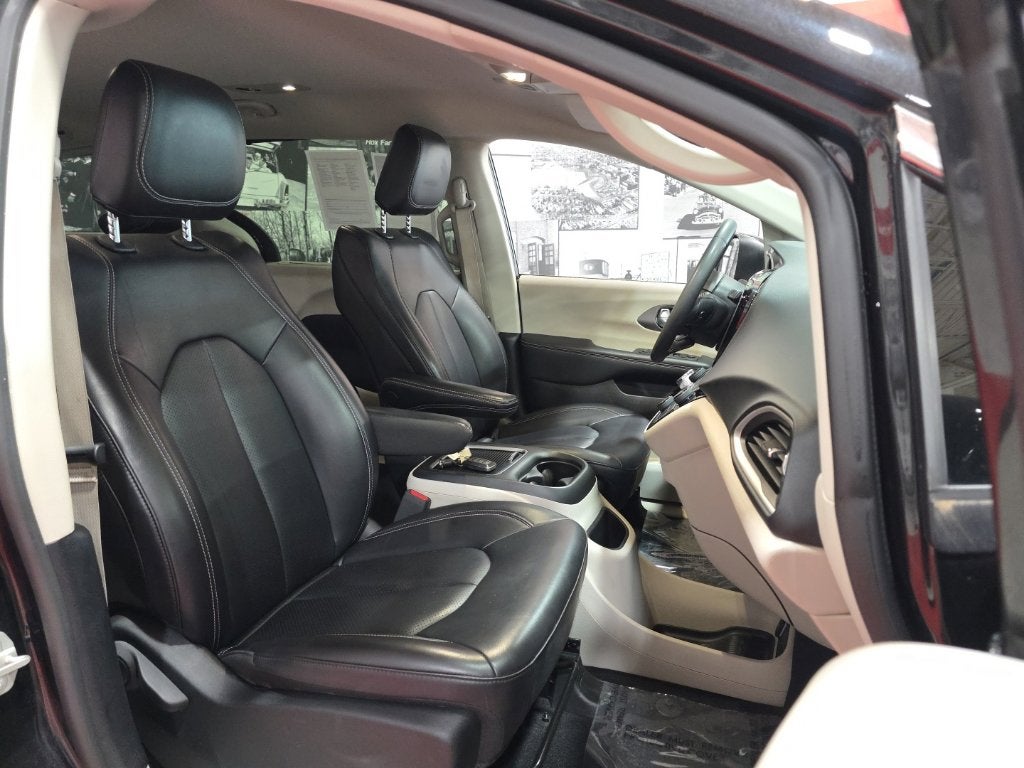 2023 Chrysler Pacifica Touring L Carbravo GM CPO