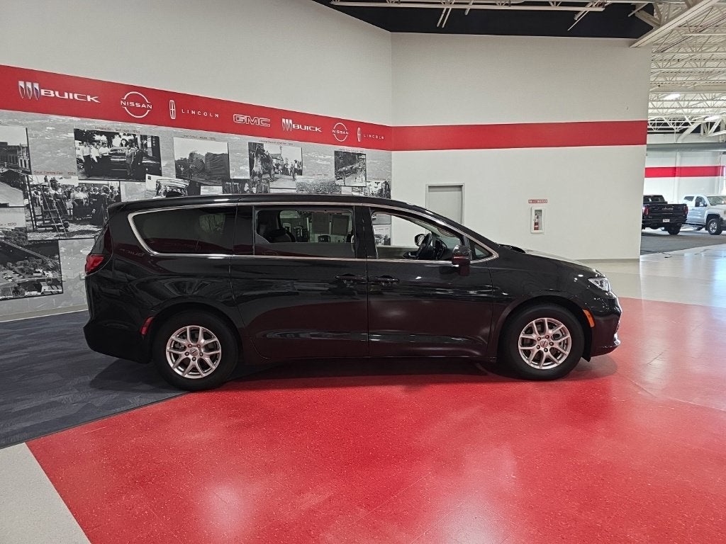 2023 Chrysler Pacifica Touring L Carbravo GM CPO