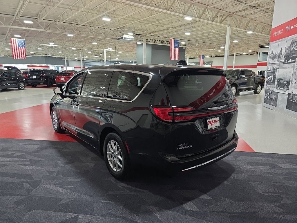 2023 Chrysler Pacifica Touring L Carbravo GM CPO