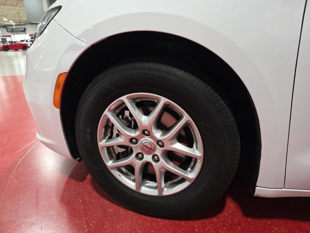 2024 Chrysler Pacifica Touring L - Photo 10
