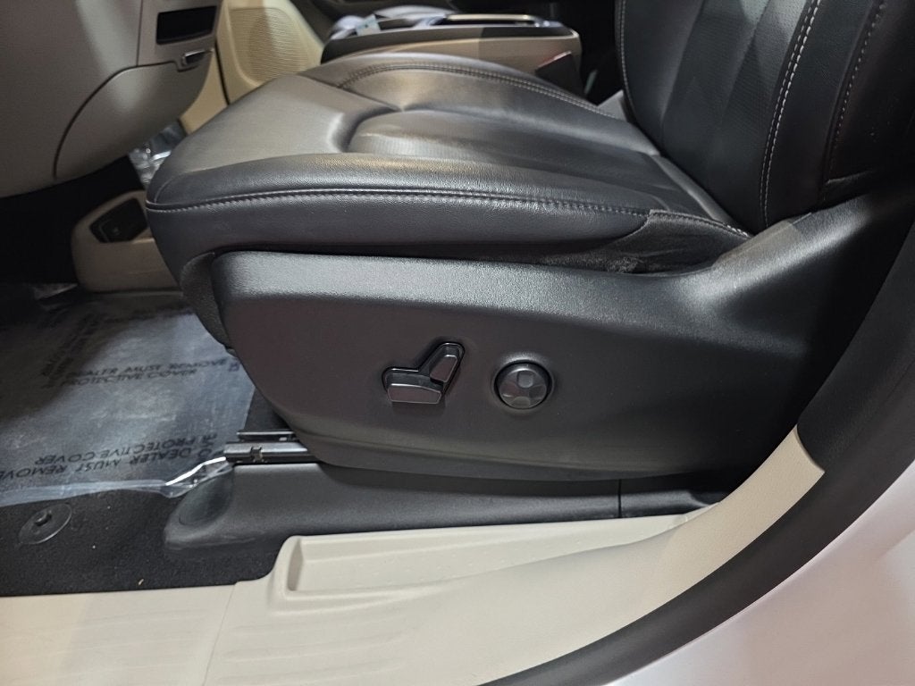 2024 Chrysler Pacifica Touring L - Photo 13
