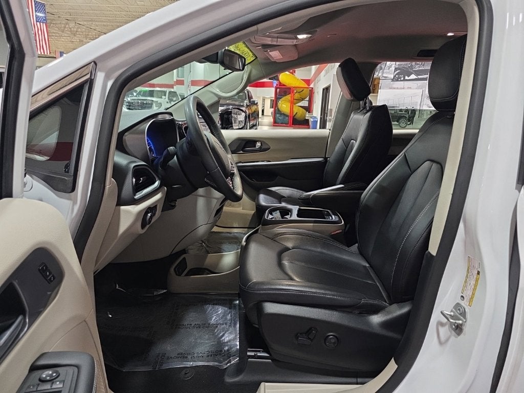 2024 Chrysler Pacifica Touring L - Photo 14