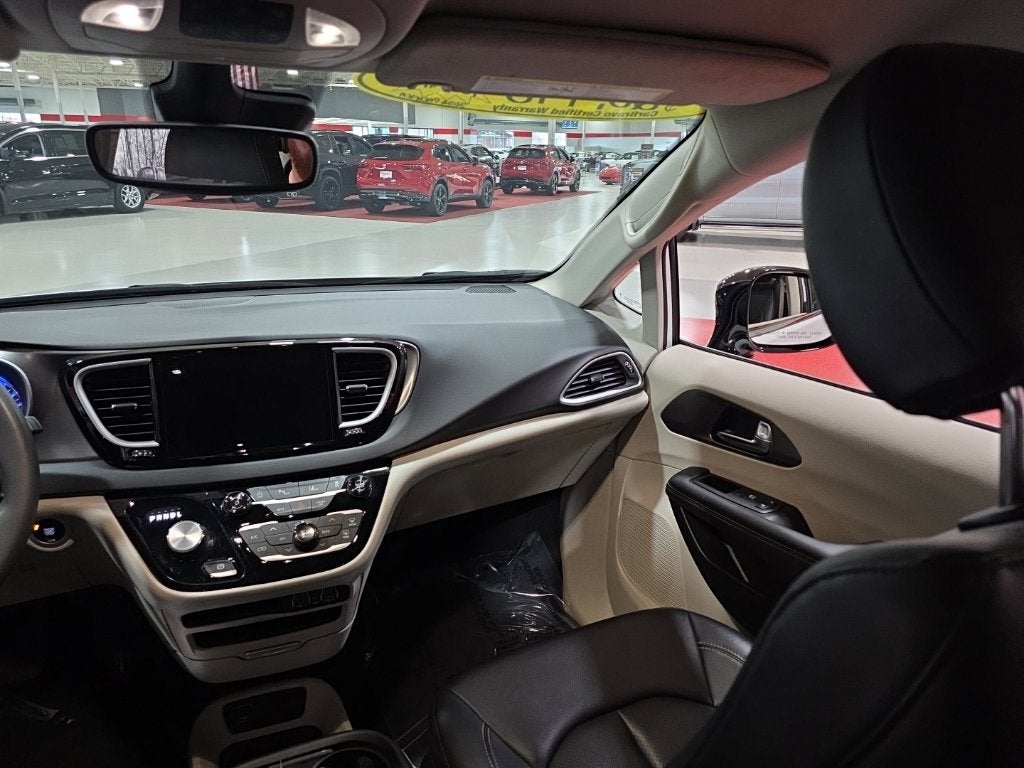 2024 Chrysler Pacifica Touring L - Photo 16