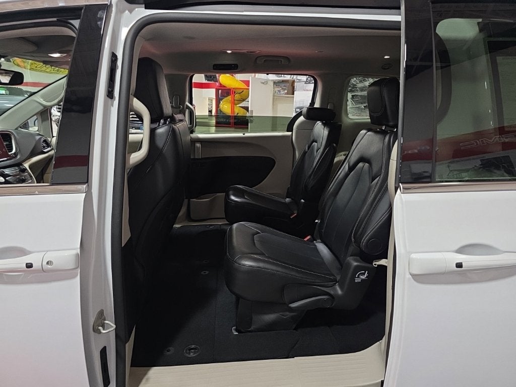 2024 Chrysler Pacifica Touring L - Photo 20