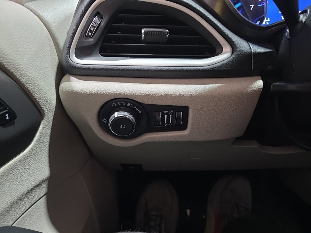 2024 Chrysler Pacifica Touring L - Photo 31