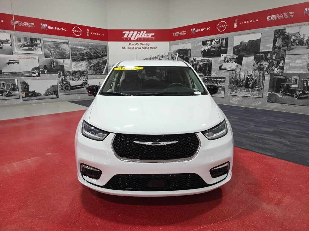 2024 Chrysler Pacifica Touring L - Photo 9