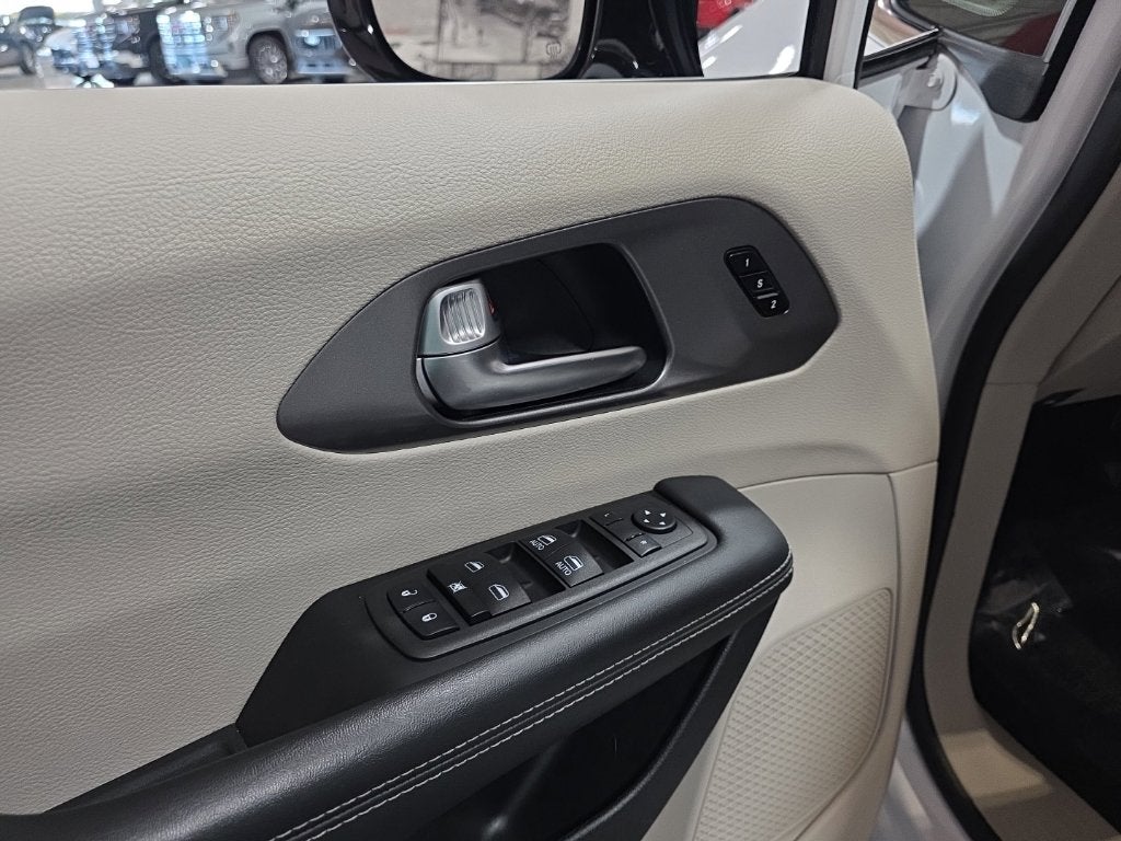 2024 Chrysler Pacifica Touring L Carbravo GM CPO