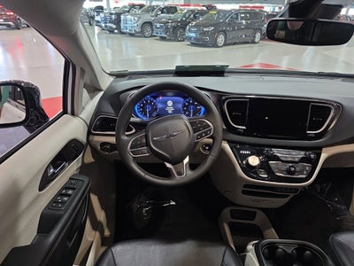 2024 Chrysler Pacifica Touring L Carbravo GM CPO