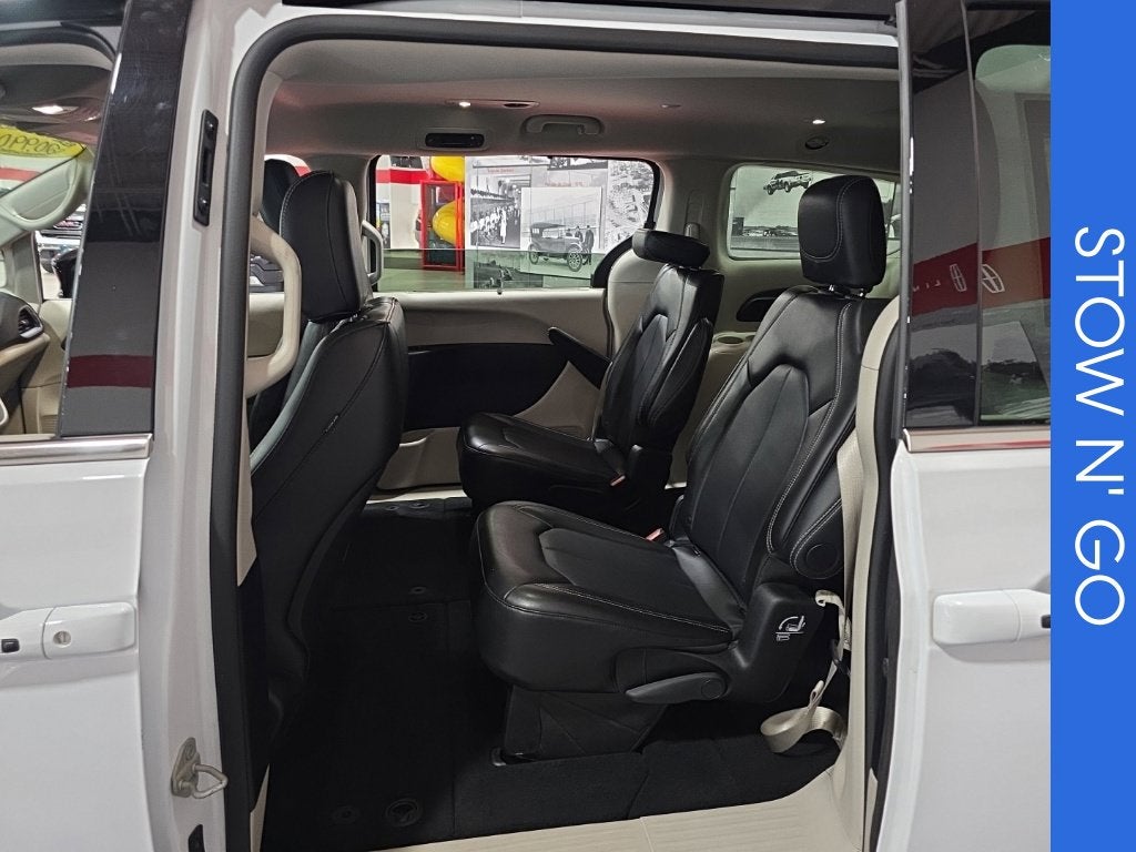 2024 Chrysler Pacifica Touring L Carbravo GM CPO