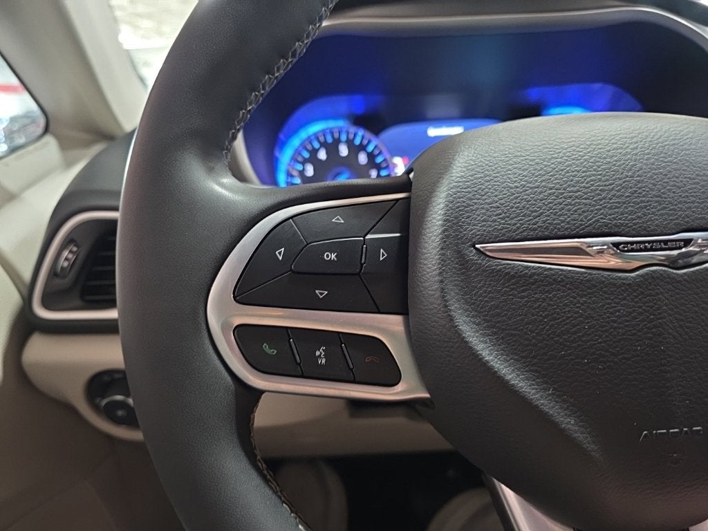 2024 Chrysler Pacifica Touring L Carbravo GM CPO