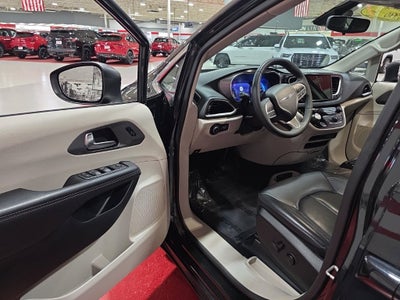 2023 Chrysler Pacifica Touring L Carbravo GM CPO