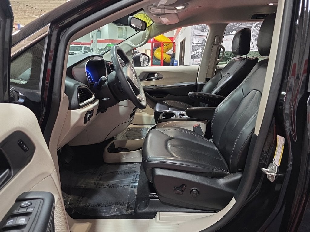 2023 Chrysler Pacifica Touring L - Photo 14