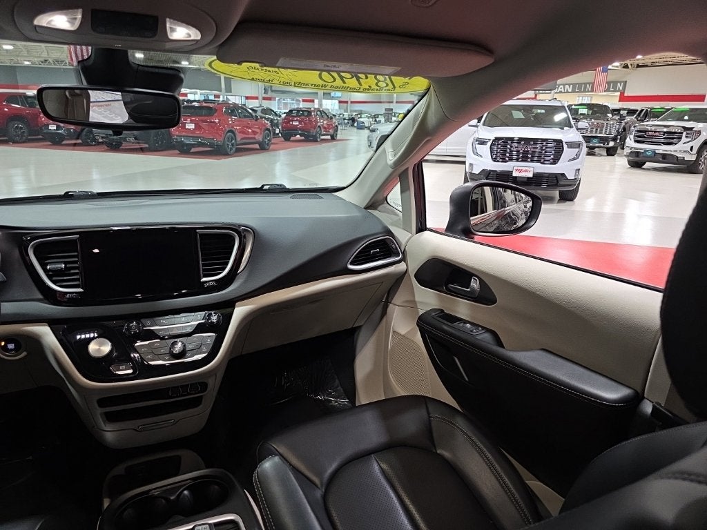 2023 Chrysler Pacifica Touring L - Photo 16