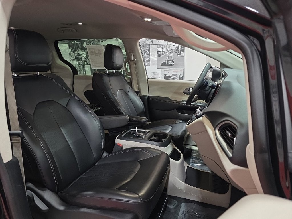 2023 Chrysler Pacifica Touring L - Photo 17