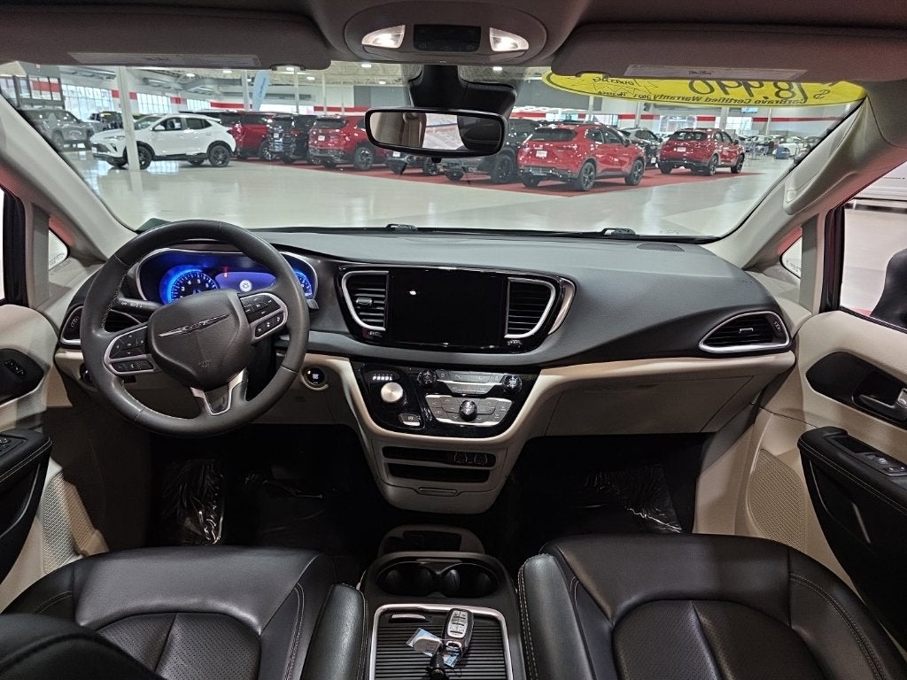 2023 Chrysler Pacifica Touring L - Photo 18