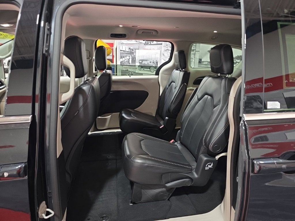 2023 Chrysler Pacifica Touring L - Photo 20