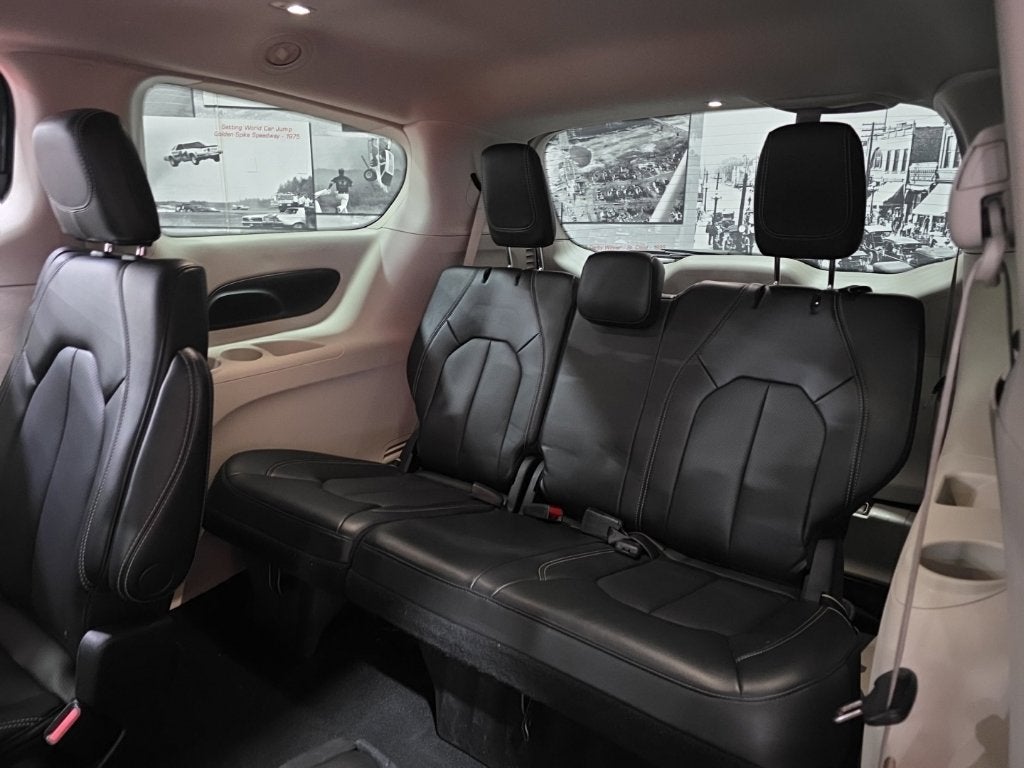 2023 Chrysler Pacifica Touring L - Photo 21
