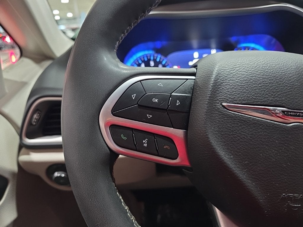 2023 Chrysler Pacifica Touring L Carbravo GM CPO