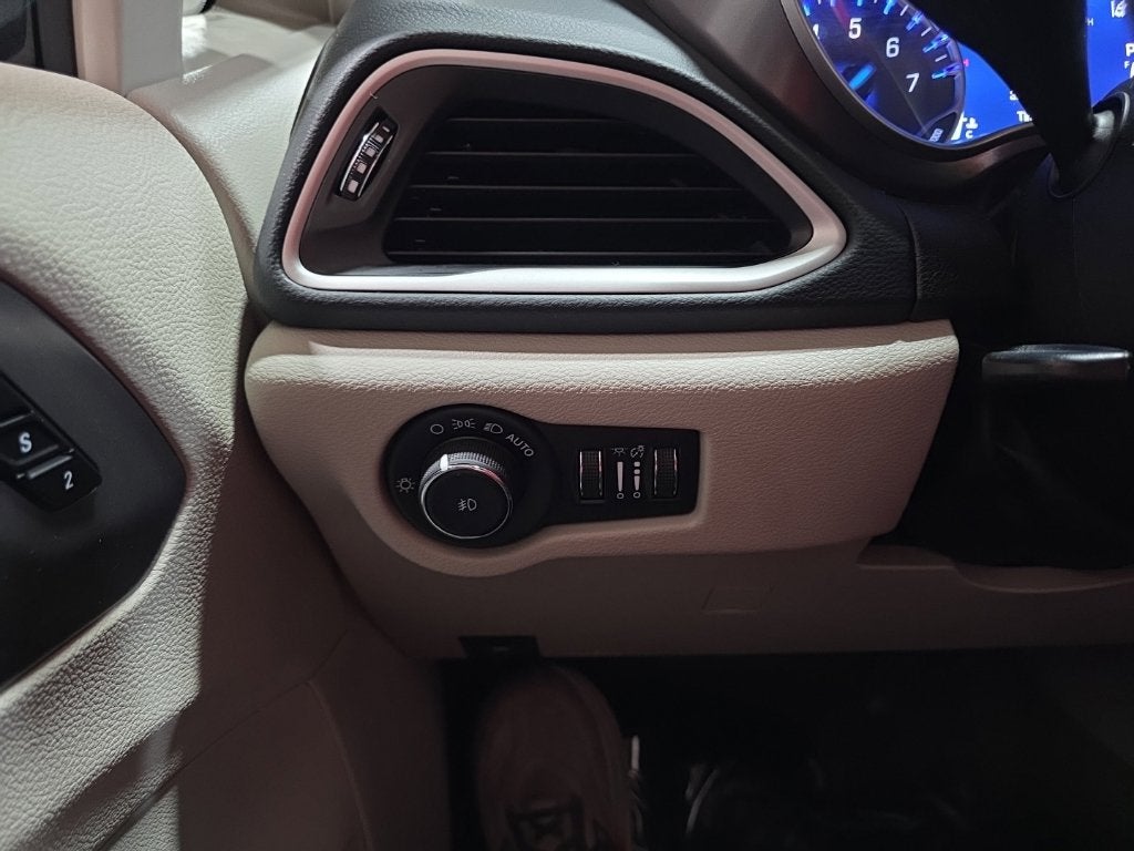 2023 Chrysler Pacifica Touring L - Photo 31