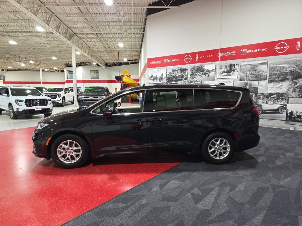 2023 Chrysler Pacifica Touring L Carbravo GM CPO