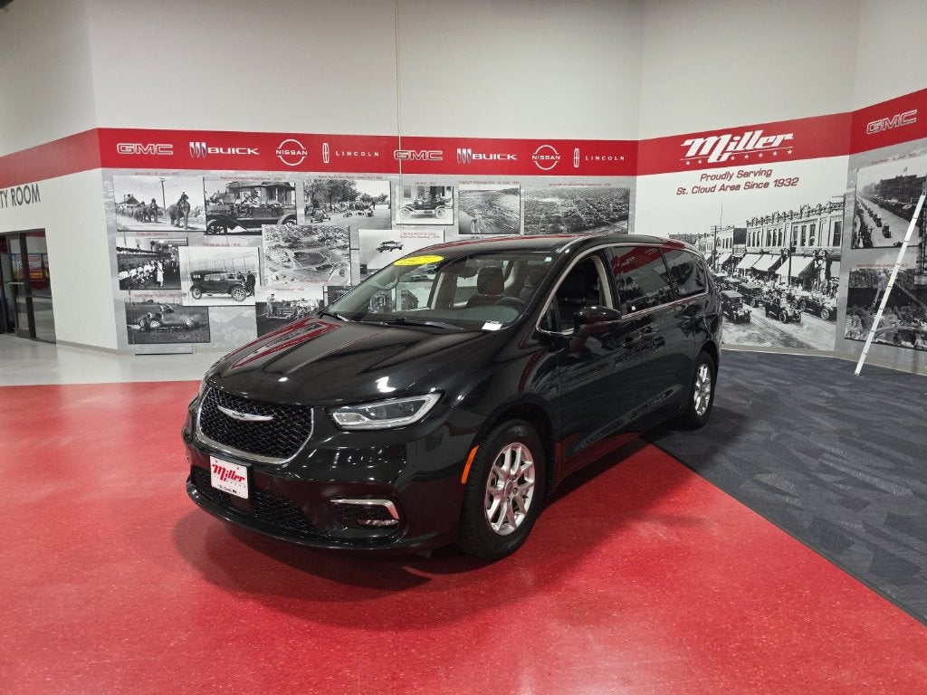2023 Chrysler Pacifica Touring L - Photo 8