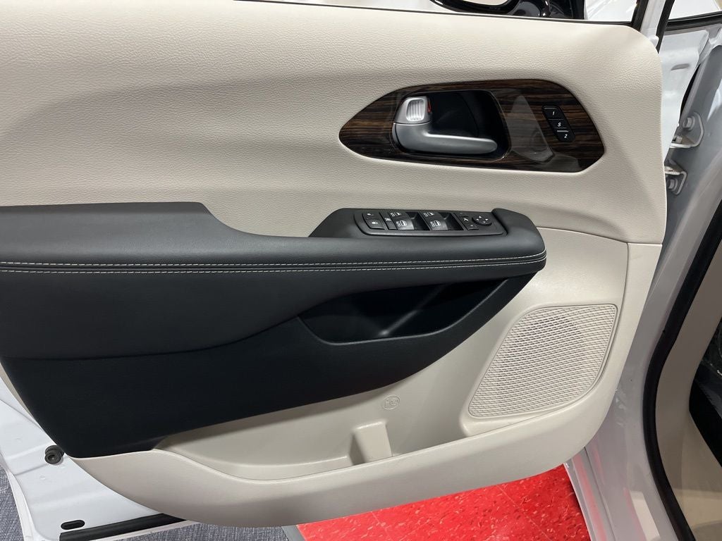 2024 Chrysler Pacifica Limited Carbravo CPO