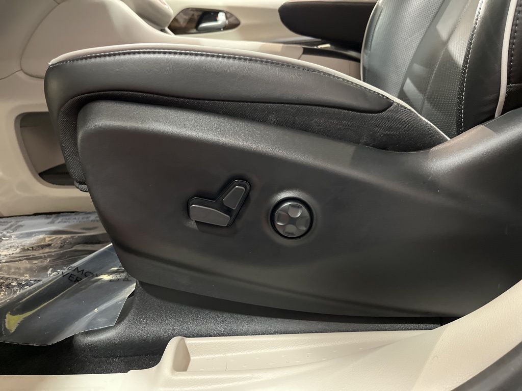 2024 Chrysler Pacifica Limited Carbravo CPO