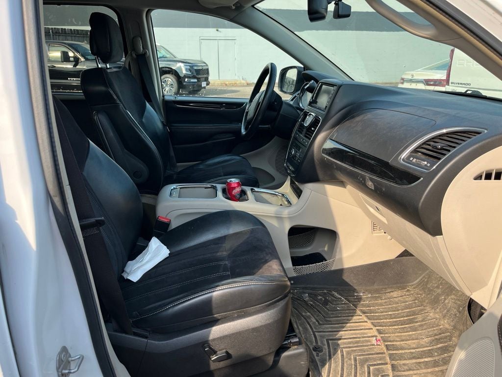 Used 2016 Chrysler Town & Country Limited with VIN 2C4RC1JG2GR121760 for sale in St. Cloud, Minnesota