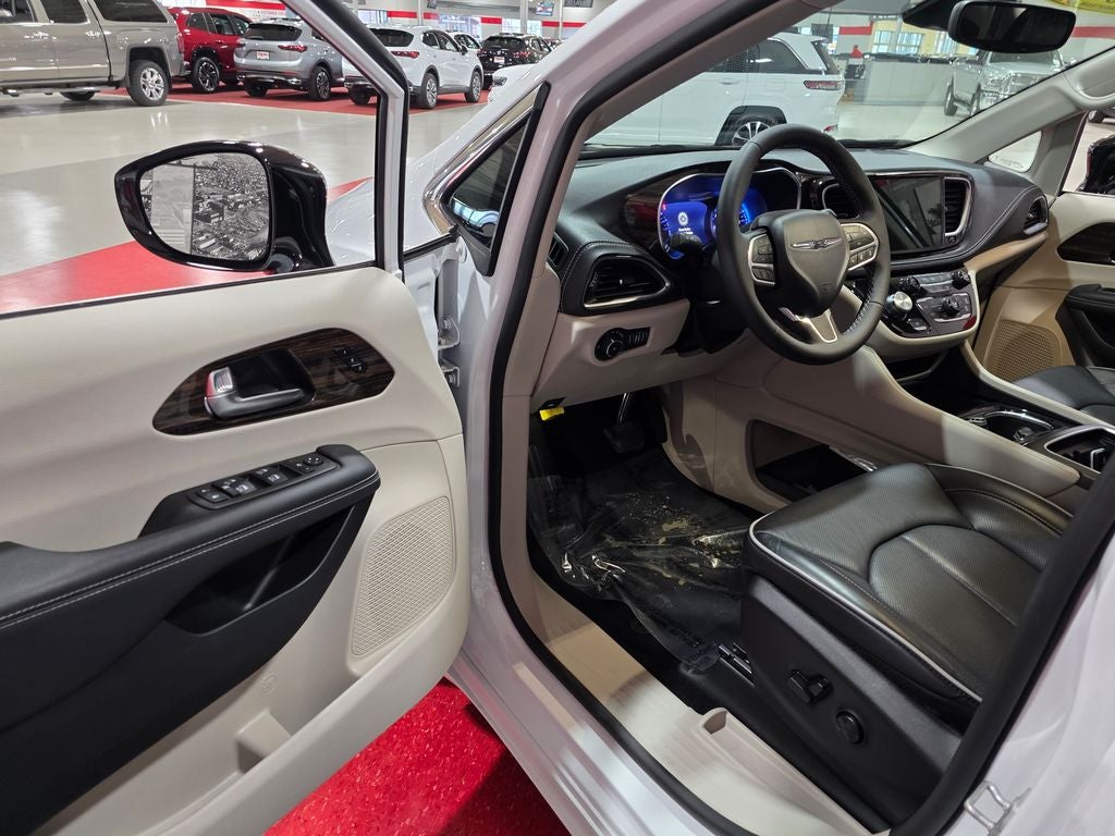 2024 Chrysler Pacifica Limited Carbravo CPO