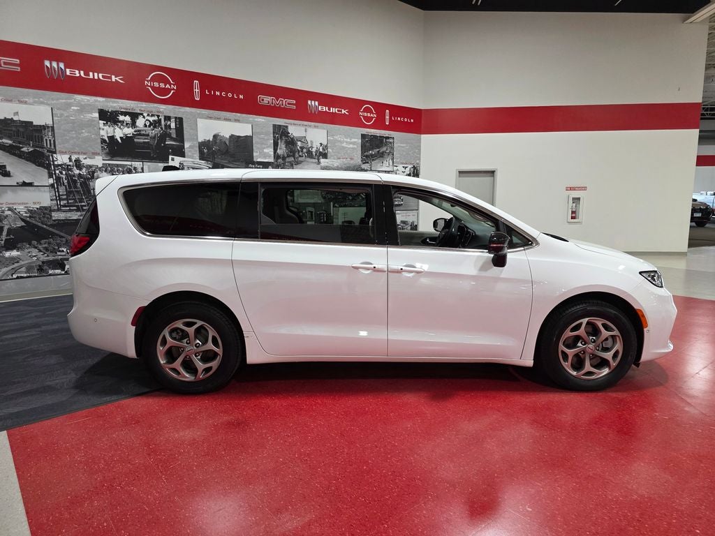 2024 Chrysler Pacifica Limited Carbravo CPO
