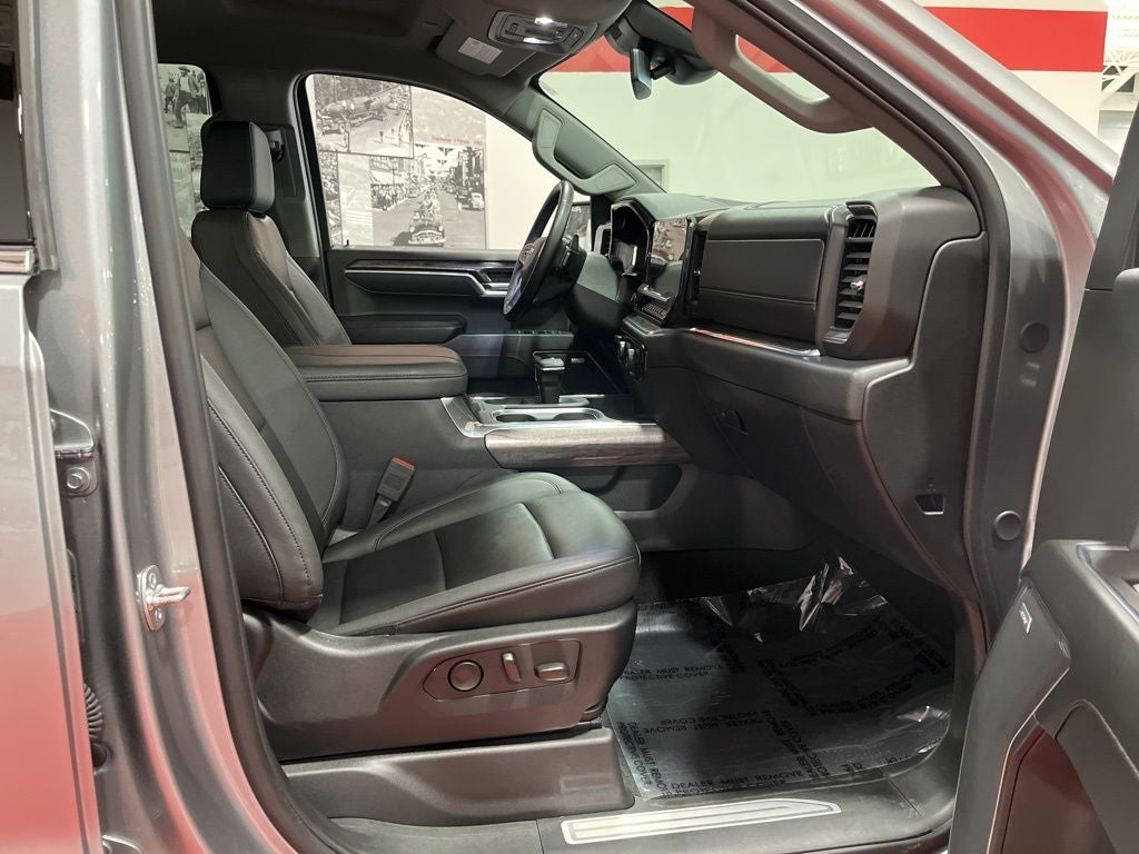 2025 Chevrolet Silverado 1500 LTZ